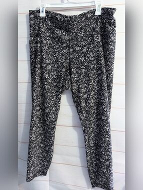Euc Old Navy Active Powersoft 2X Plus Black & White Print